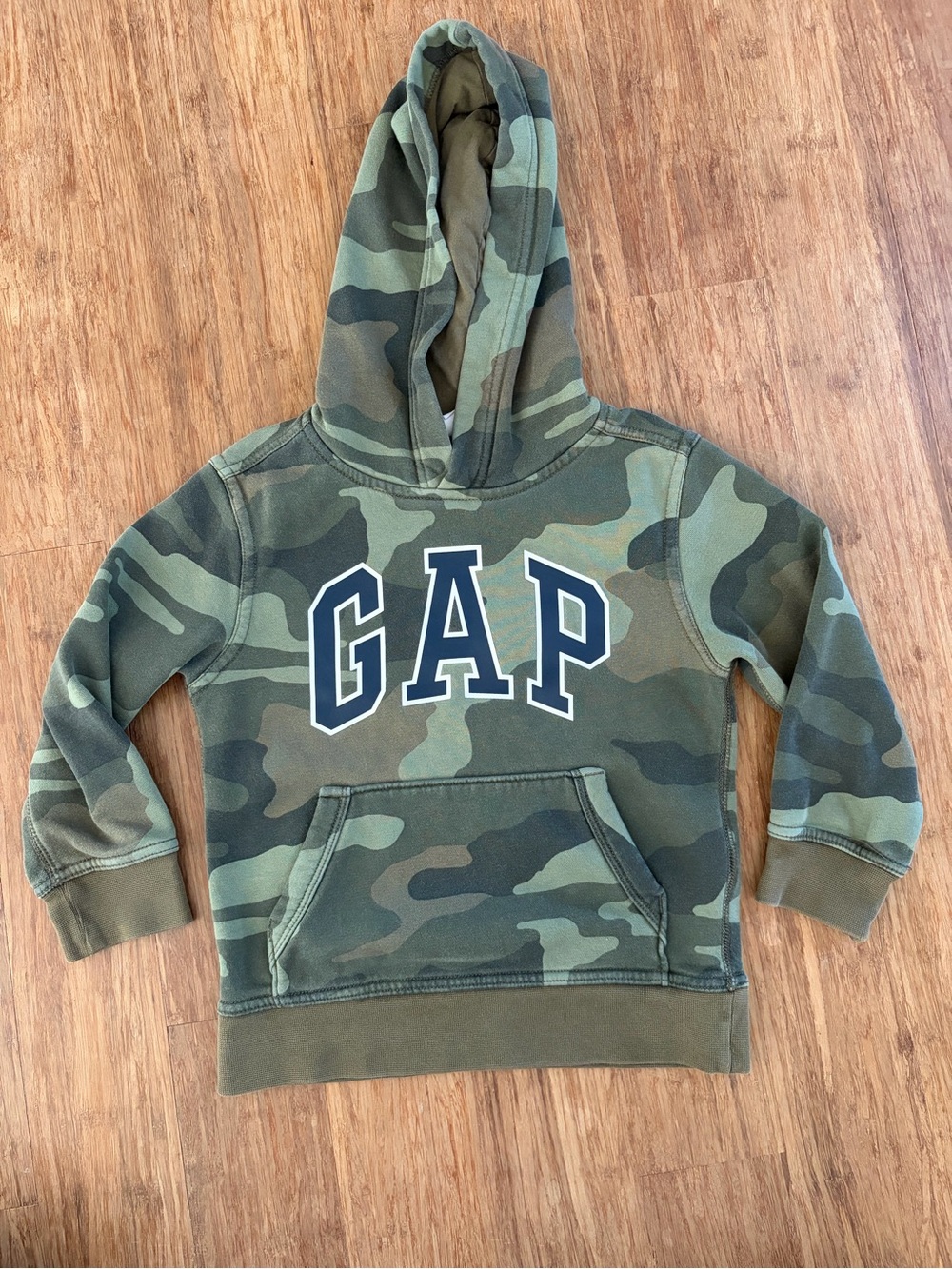 Boys Green GAP Camo Logo Pullover Hoodie Size XS (4-6)